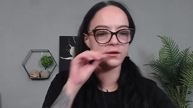 IzabelllNoir online show from 04-29-26, 04:05