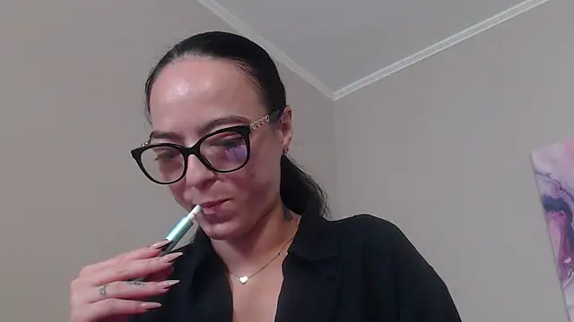 Snapshot of IzabelllNoir chatting on 07-18-26, 08:56 IzabelllNoir online show from 07-18-26, 08:56