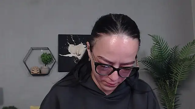 IzabelllNoir online show from 05-17-26, 10:04