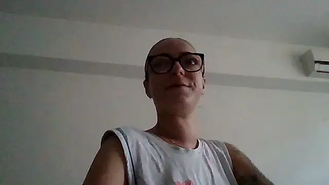 Snapshot of IzabelllNoir chatting on 06-09-26, 09:43 IzabelllNoir online show from 06-09-26, 09:43