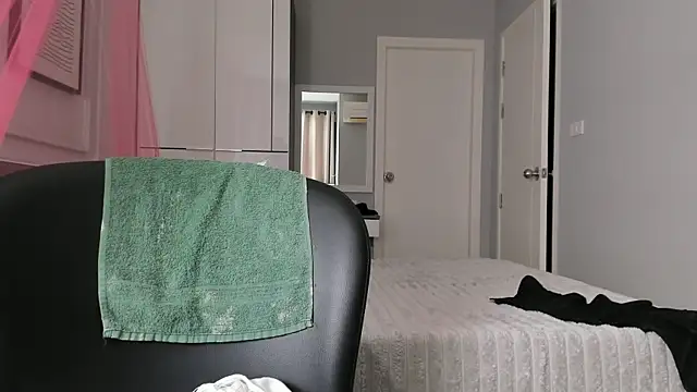 Snapshot of Jap_amelle chatting on 10-18-25, 12:01 Jap amelle online show from 10-18-25, 12:01