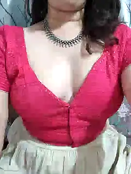 Snapshot of Brown_Maxi chatting on 12-29-24, 05:33 Brown Maxi online show from 12-29-24, 05:33