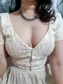 Snapshot of Brown_Maxi chatting on 01-24-25, 04:28 Brown Maxi online show from 01-24-25, 04:28