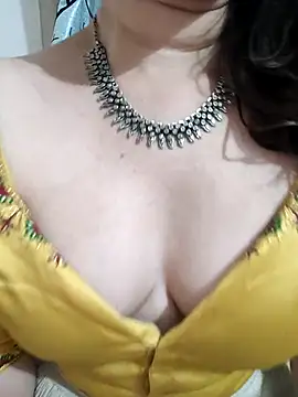 Snapshot of Brown_Maxi chatting on 03-13-25, 12:02 Brown Maxi online show from 03-13-25, 12:02