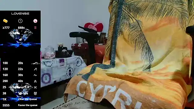 Snapshot of cuple_hoot_ chatting on 10-31-25, 03:41 cuple hoot  online show from 10-31-25, 03:41