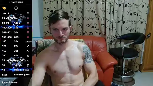 Snapshot of cuple_hoot_ chatting on 10-31-25, 03:36 cuple hoot  online show from 10-31-25, 03:36