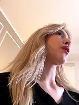 SerenaBennet online show from 11-28-25, 11:27