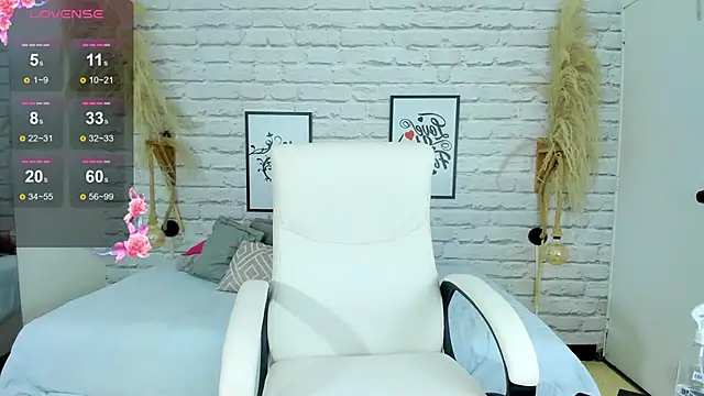 Snapshot of Lea_nahid chatting on 02-20-25, 12:19 Lea nahid online show from 02-20-25, 12:19