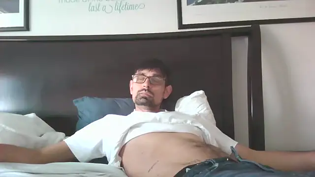 Snapshot of spence204011 chatting on 02-14-26, 05:24 spence204011 online show from 02-14-26, 05:24