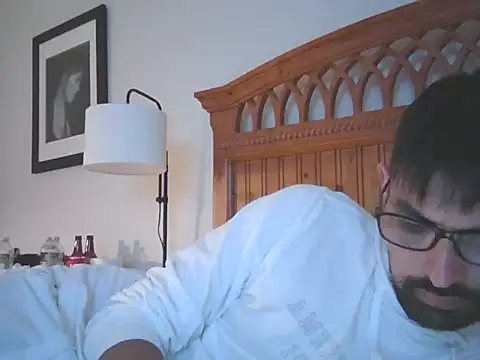 Snapshot of spence204011 chatting on 10-19-25, 01:30 spence204011 online show from 10-19-25, 01:30
