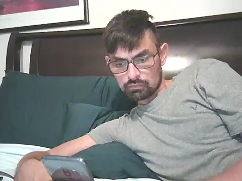 Snapshot of spence204011 chatting on 11-23-25, 01:26 spence204011 online show from 11-23-25, 01:26