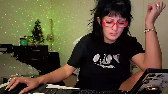 YourDreamLoverr online show from 12-22-25, 12:11