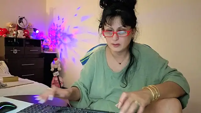 YourDreamLoverr online show from 11-30-25, 12:33