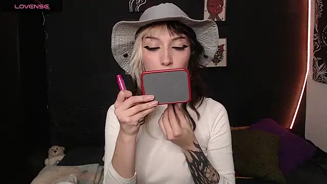 Snapshot of niakat_ chatting on 09-16-25, 01:17 niakat online show from 09-16-25, 01:17