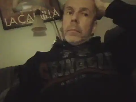 Snapshot of SHARPSkinhead chatting on 12-17-24, 10:43 SHARPSkinhead online show from 12-17-24, 10:43