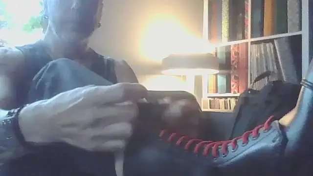 Snapshot of SHARPSkinhead chatting on 10-04-25, 02:51 SHARPSkinhead online show from 10-04-25, 02:51