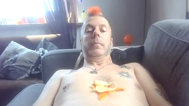 Snapshot of SHARPSkinhead chatting on 05-14-26, 12:57 SHARPSkinhead online show from 05-14-26, 12:57