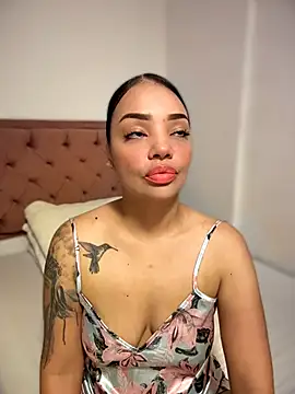 Sara LipsX online show from 05-30-26, 01:56