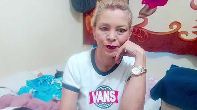 Snapshot of electra-mommy chatting on 10-10-25, 12:28 electra-mommy online show from 10-10-25, 12:28
