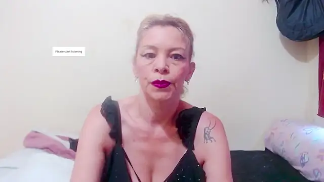 Snapshot of electra-mommy chatting on 10-15-25, 12:13 electra-mommy online show from 10-15-25, 12:13