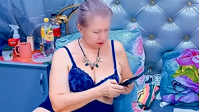Snapshot of Hornystepmom29 chatting on 05-18-26, 05:13 Hornystepmom29 online show from 05-18-26, 05:13