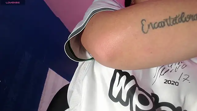 vitoria23  online show from 04-30-26, 01:51