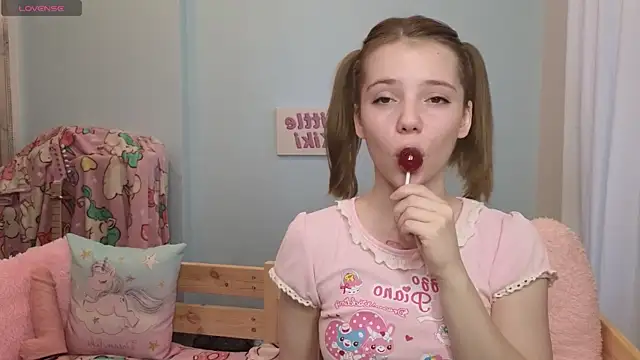 PrincessLittleKiki online show from 10-11-25, 07:09