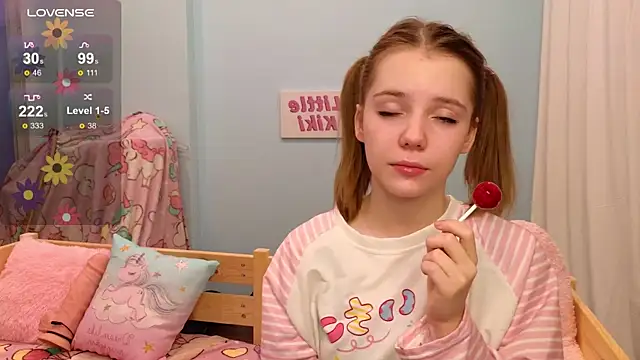 PrincessLittleKiki online show from 11-05-25, 07:22