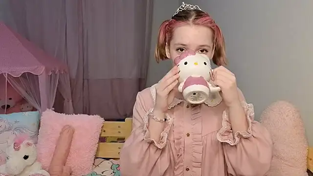 Snapshot of PrincessLittleKiki chatting on 04-17-26, 07:06 PrincessLittleKiki online show from 04-17-26, 07:06