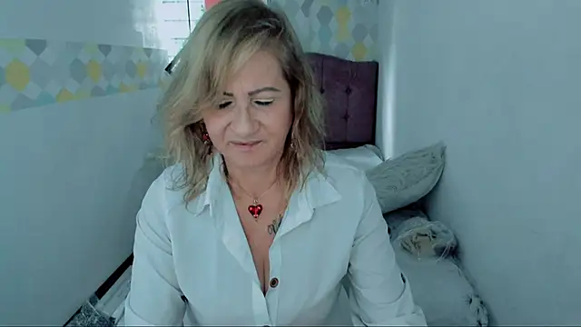 Snapshot of ScarletHoot_ chatting on 03-21-25, 05:45 ScarletHoot  online show from 03-21-25, 05:45