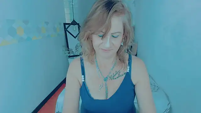 Snapshot of ScarletHoot_ chatting on 01-20-25, 12:07 ScarletHoot  online show from 01-20-25, 12:07