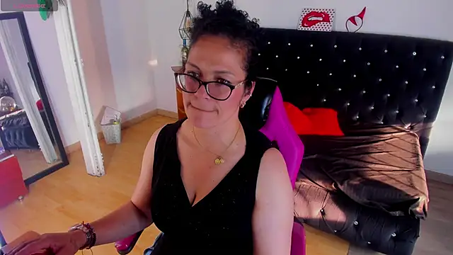 Snapshot of Aliciia_cute1 chatting on 02-14-26, 10:10 Aliciia cute1 online show from 02-14-26, 10:10