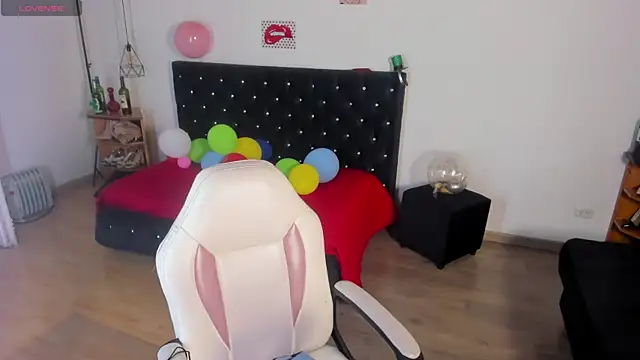 Aliciia cute1 online show from 03-18-26, 09:48