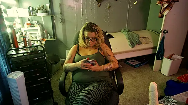 Snapshot of Lisalovely6981 chatting on 02-21-25, 08:16 Lisalovely6981 online show from 02-21-25, 08:16