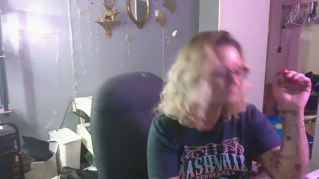 Snapshot of Lisalovely6981 chatting on 03-17-25, 04:22 Lisalovely6981 online show from 03-17-25, 04:22