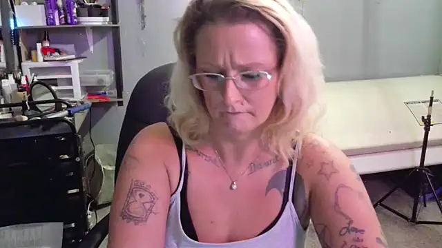 Snapshot of Lisalovely6981 chatting on 01-28-25, 11:17 Lisalovely6981 online show from 01-28-25, 11:17