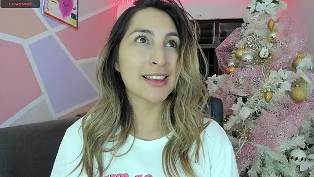 Snapshot of Maiaconnor_ chatting on 01-23-25, 01:41 Maiaconnor online show from 01-23-25, 01:41