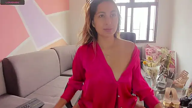 Snapshot of Maiaconnor_ chatting on 02-16-25, 04:10 Maiaconnor online show from 02-16-25, 04:10