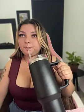 Snapshot of SweetPaige_ chatting on 06-17-26, 11:20 SweetPaige online show from 06-17-26, 11:20