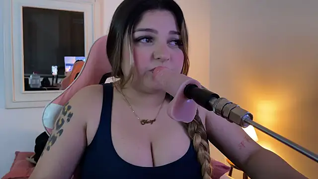 SweetPaige  online show from 10-31-25, 10:38