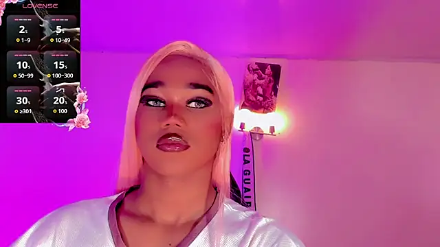 Snapshot of naomy__xx chatting on 12-18-25, 07:18 naomy xx online show from 12-18-25, 07:18