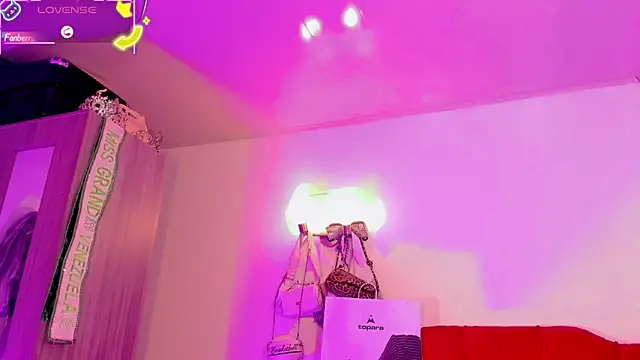 naomy  xx online show from 06-21-26, 03:23