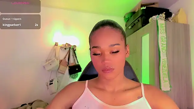 naomy  xx online show from 05-29-26, 03:45