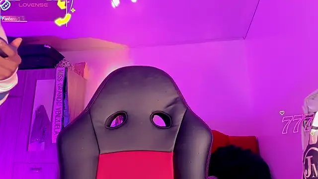 naomy  xx online show from 06-18-26, 10:59