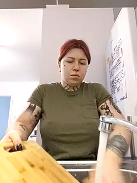 divine eve online show from 12-16-25, 09:46