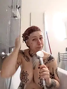 divine eve online show from 12-22-25, 02:39