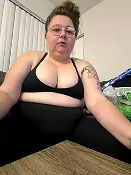 Snapshot of BBW2320 chatting on 12-21-25, 04:58 BBW2320 online show from 12-21-25, 04:58