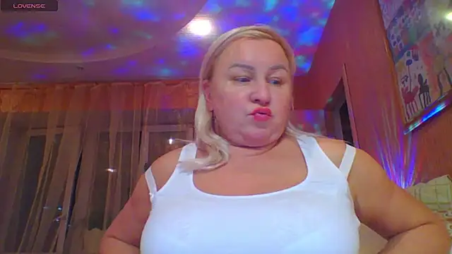 mira robinsonnn online show from 10-29-25, 01:54