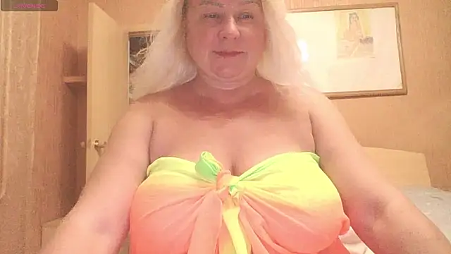 mira robinsonnn online show from 07-04-26, 04:33