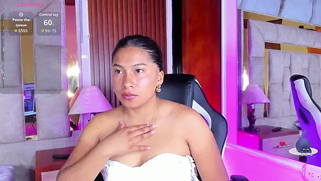 LinnaGardenia online show from 03-12-26, 01:15